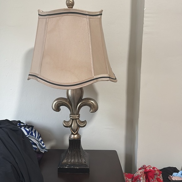 MACY’S - Elegant Tan Table Lamp set with shades - Picture 7 of 8